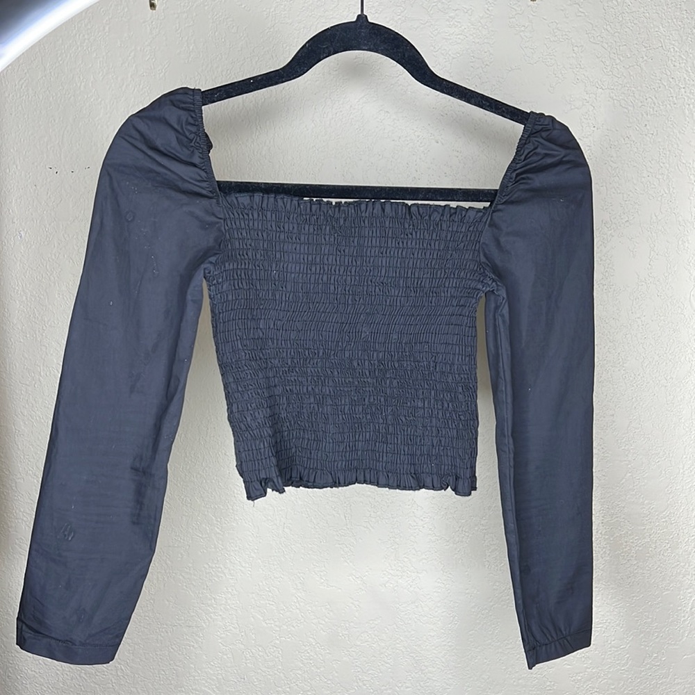 Black square- neck crop top long sleeves. EUC